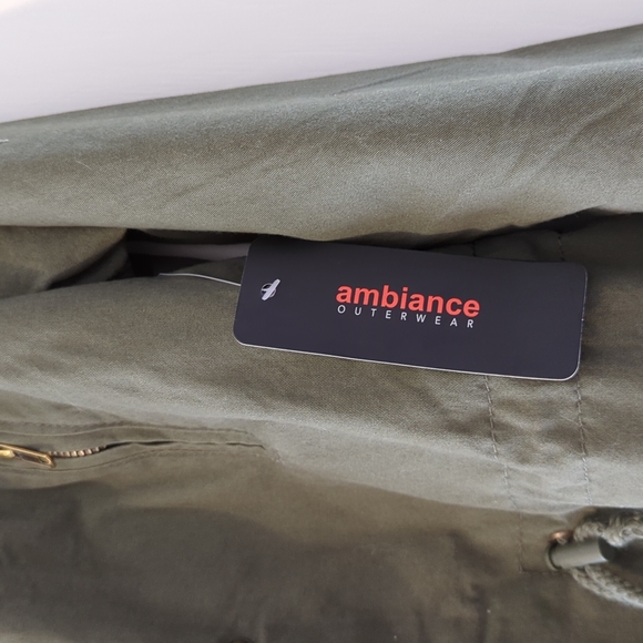 Women's jacket - Picture 3 of 5